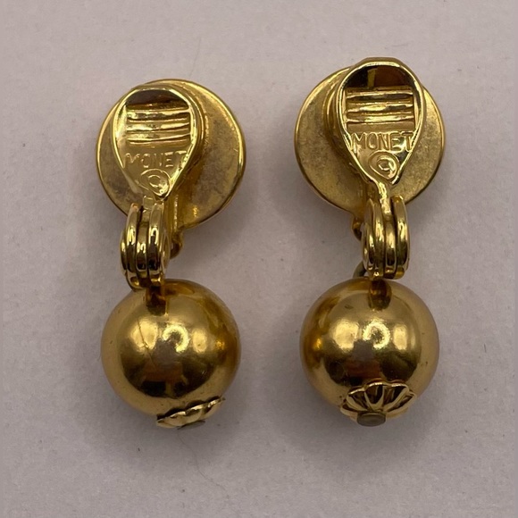 Vintage Signed MONET Gold Tone Metal Ball Beaded Necklace and Earring Set - Picture 9 of 10